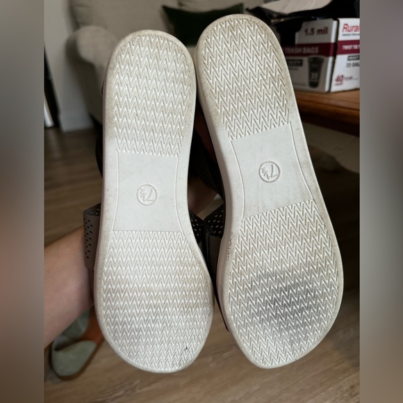 Universal Thread High Top Sandals - Picture 3 of 5